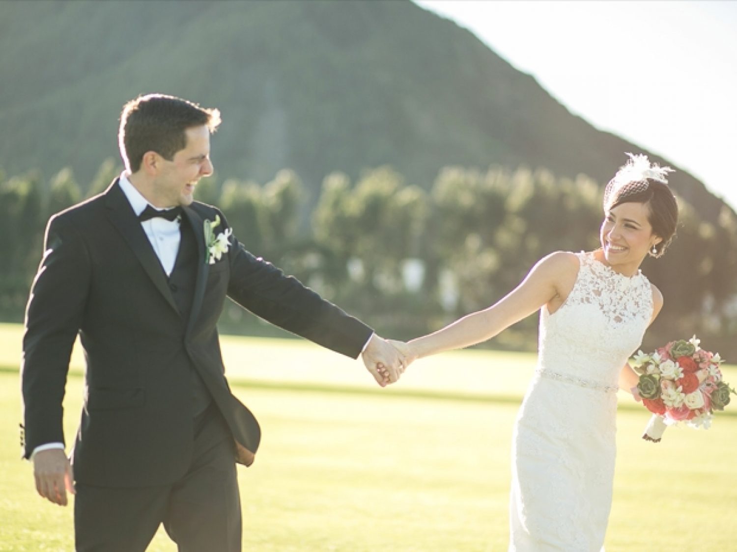 Novios felices el día de su boda